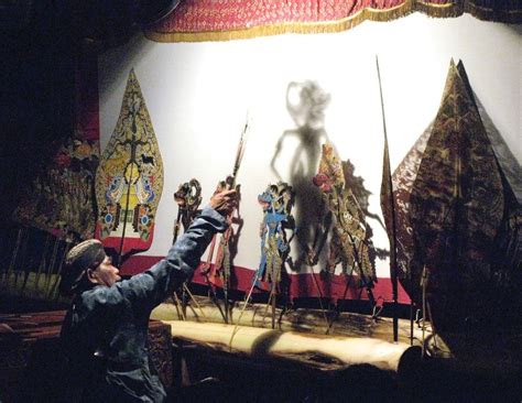  Wayang Windu: A Shadow Puppet Play Depicting Cosmic Justice!